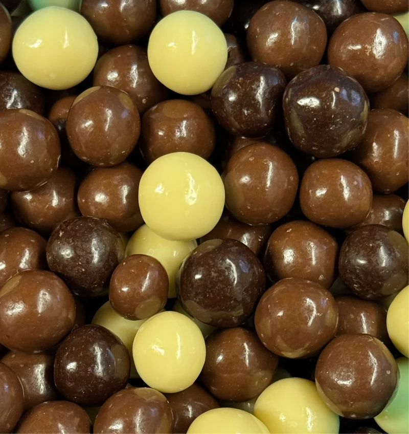Mélange de boules de riz au chocolat